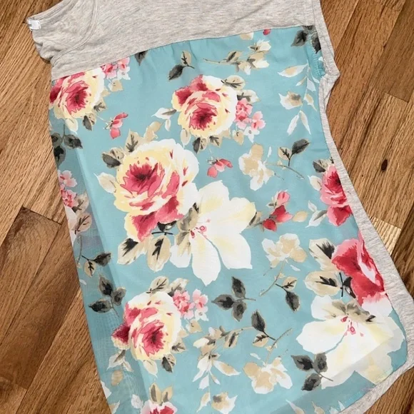 Maurices Woman's Plus Size Floral print top - Picture 4 of 4